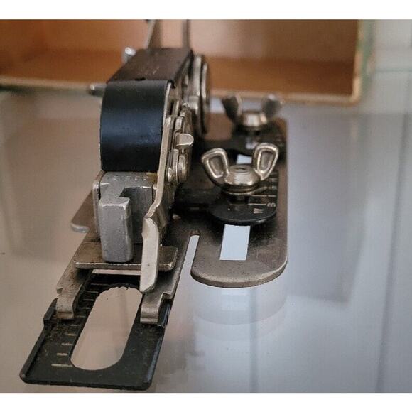 Singer Buttonhole Attachment Part No. 121795 for Singer Lock Stitch Sewing Machi - Picture 4 of 11